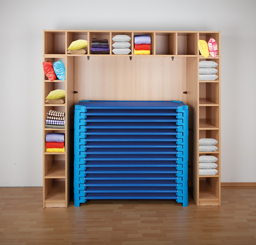 Regal für Bettzeug und Stapelliegen